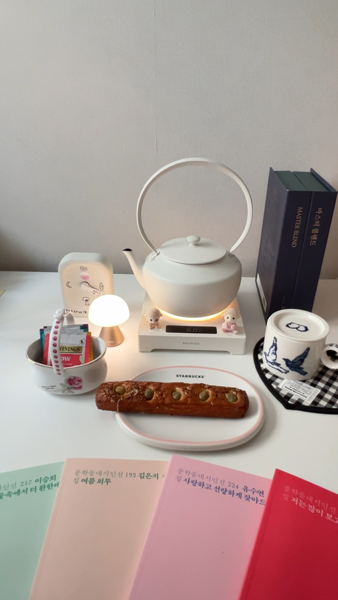 ☕ 하얀 책상 위의 온도, 나를 위한 시간