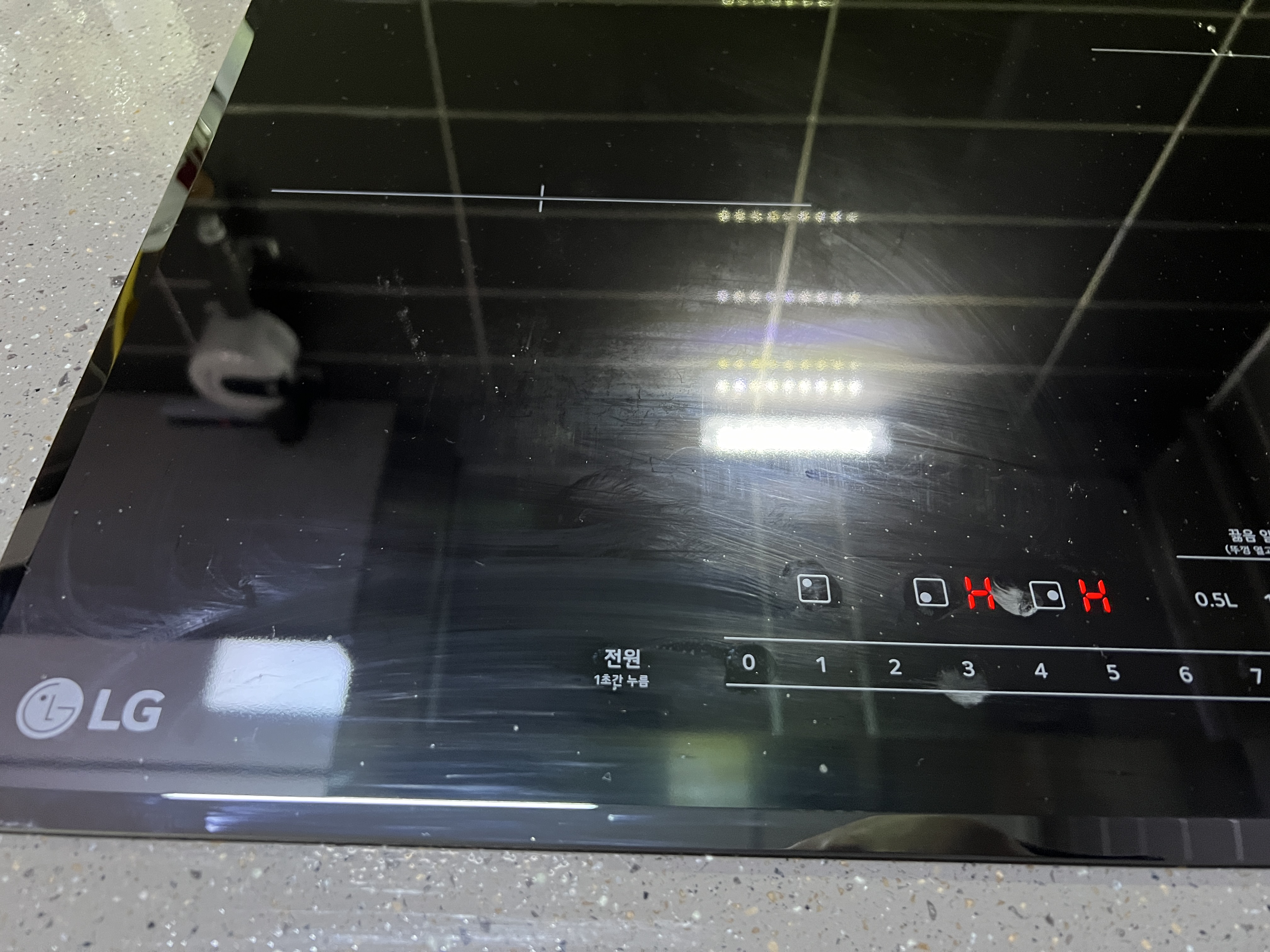 엘지 인덕션 구독으로 쓰고있어요~