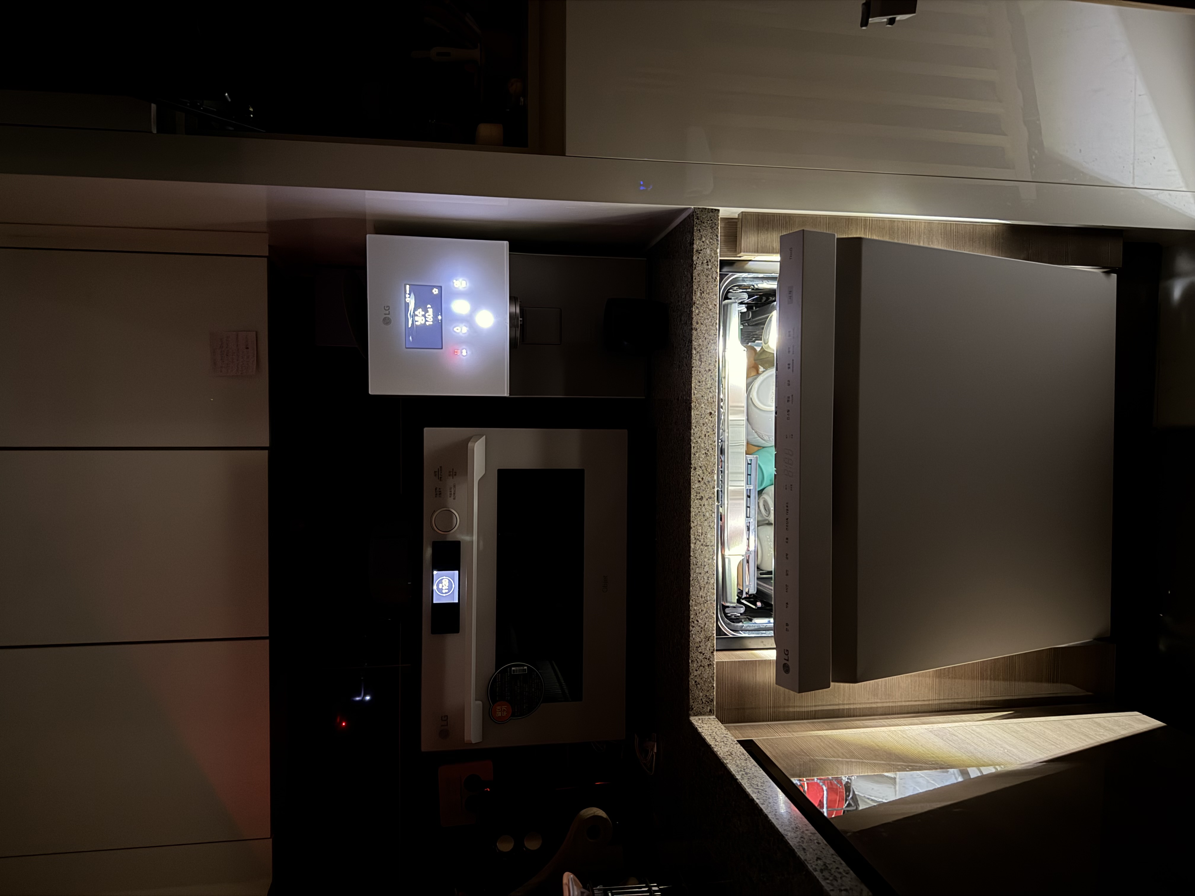 크리스마스 파티의 숨은공신 !  LG가전 친구들!