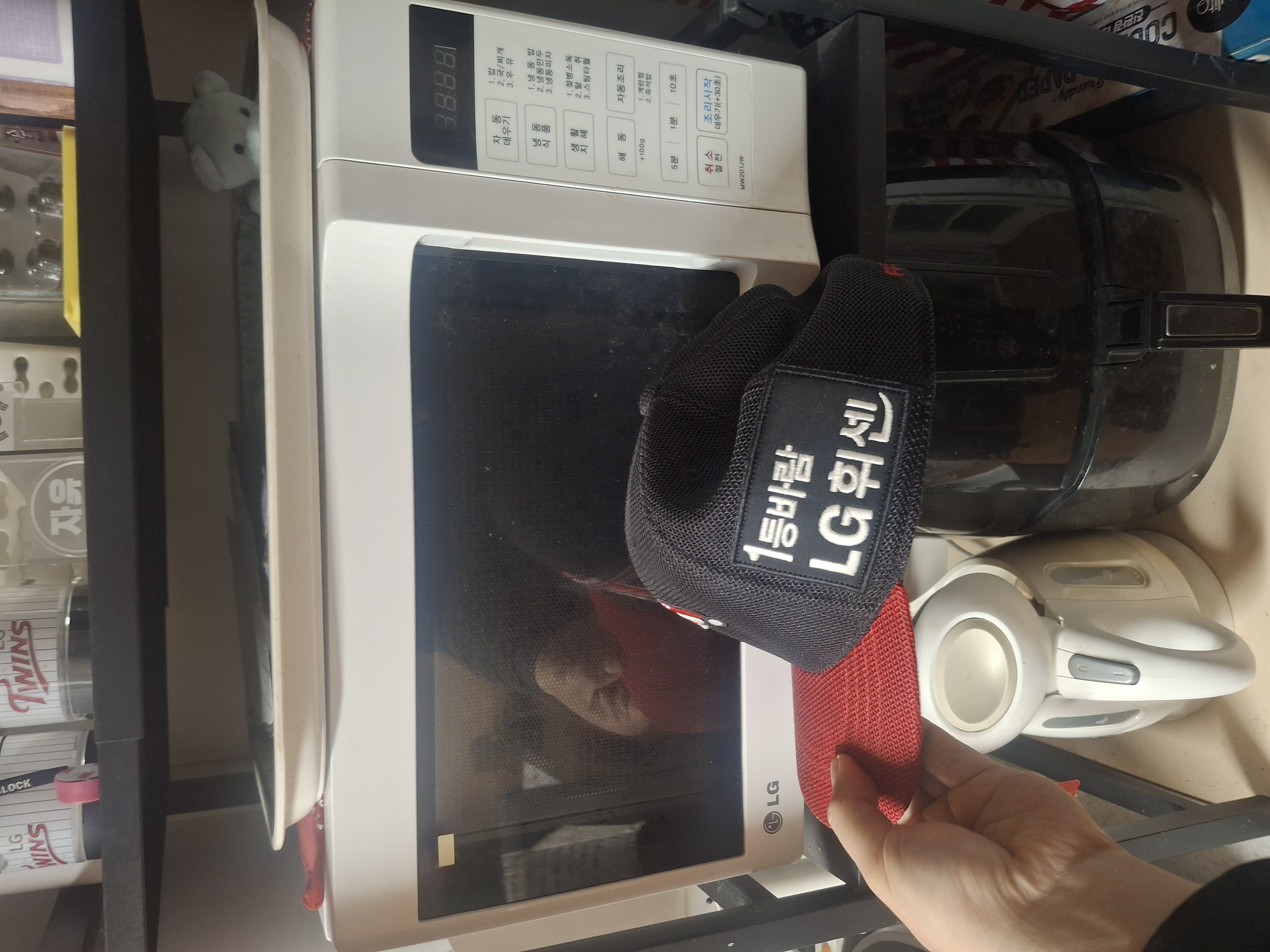 식사 및 간식 데우는데 없어서는 안 되는 전자렌지