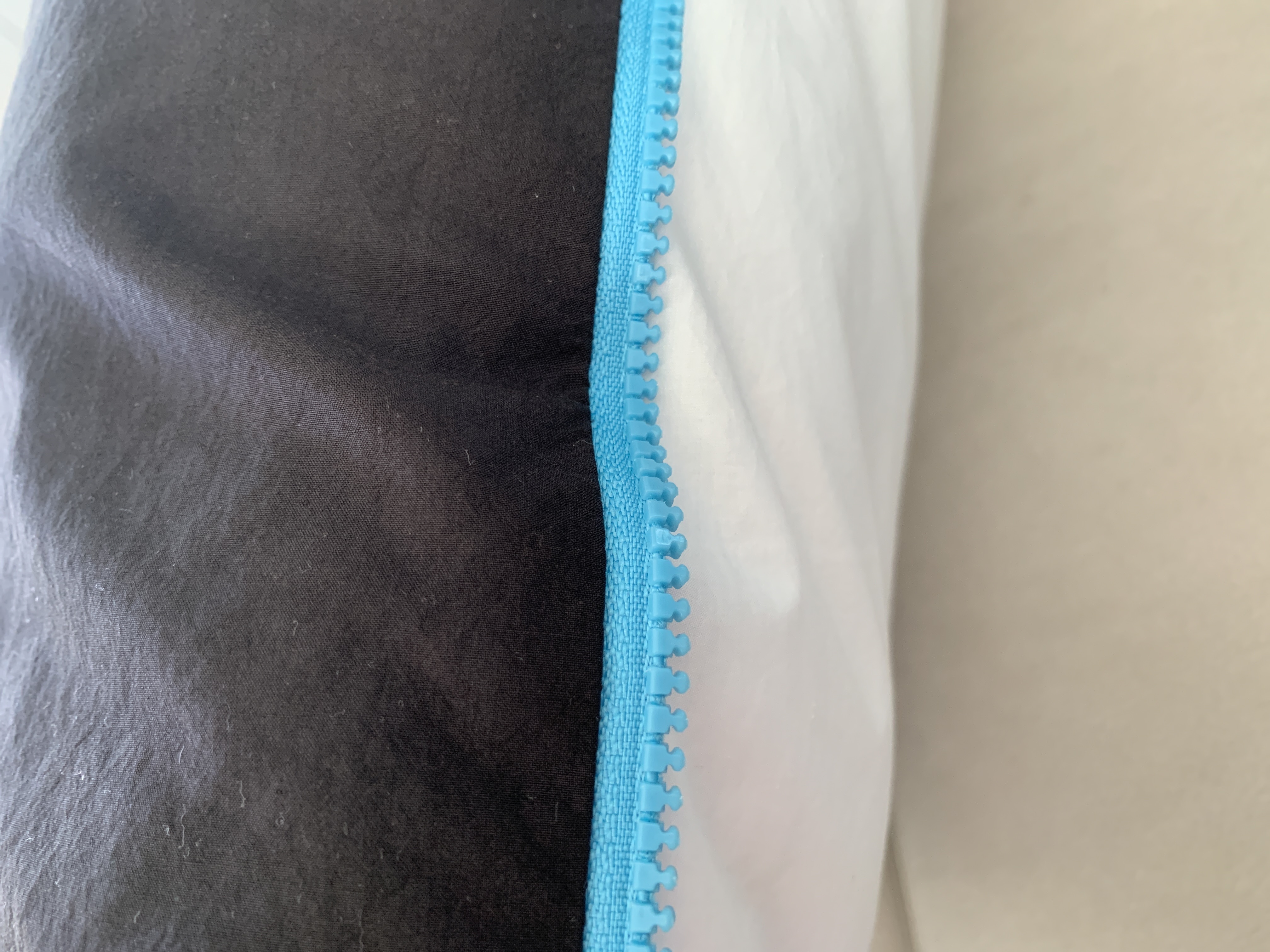 거실에 양면 베개 생활을