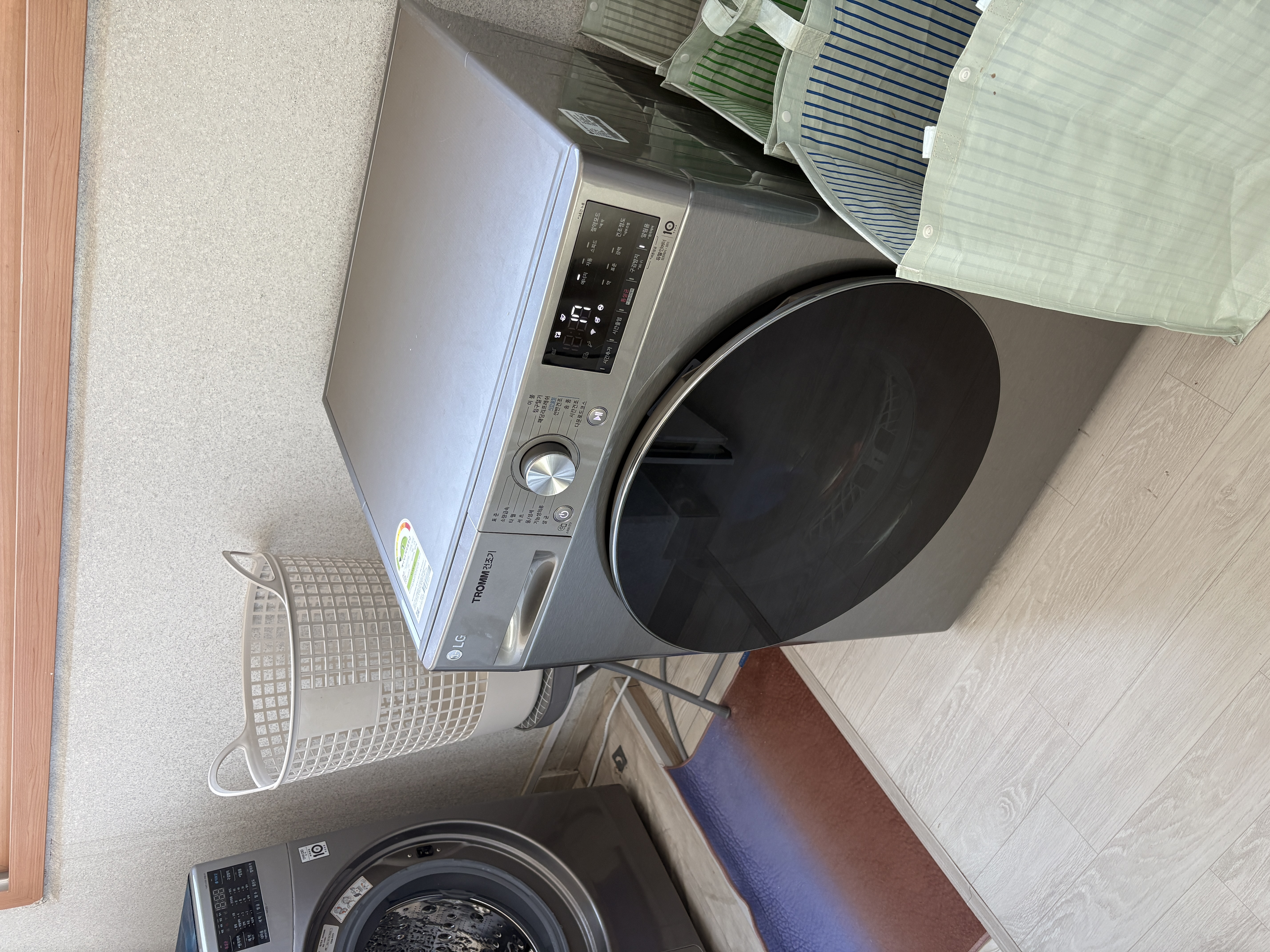 스타일의 시작은 옷 관리부터! LG 건조기로 완성해요 👕✨