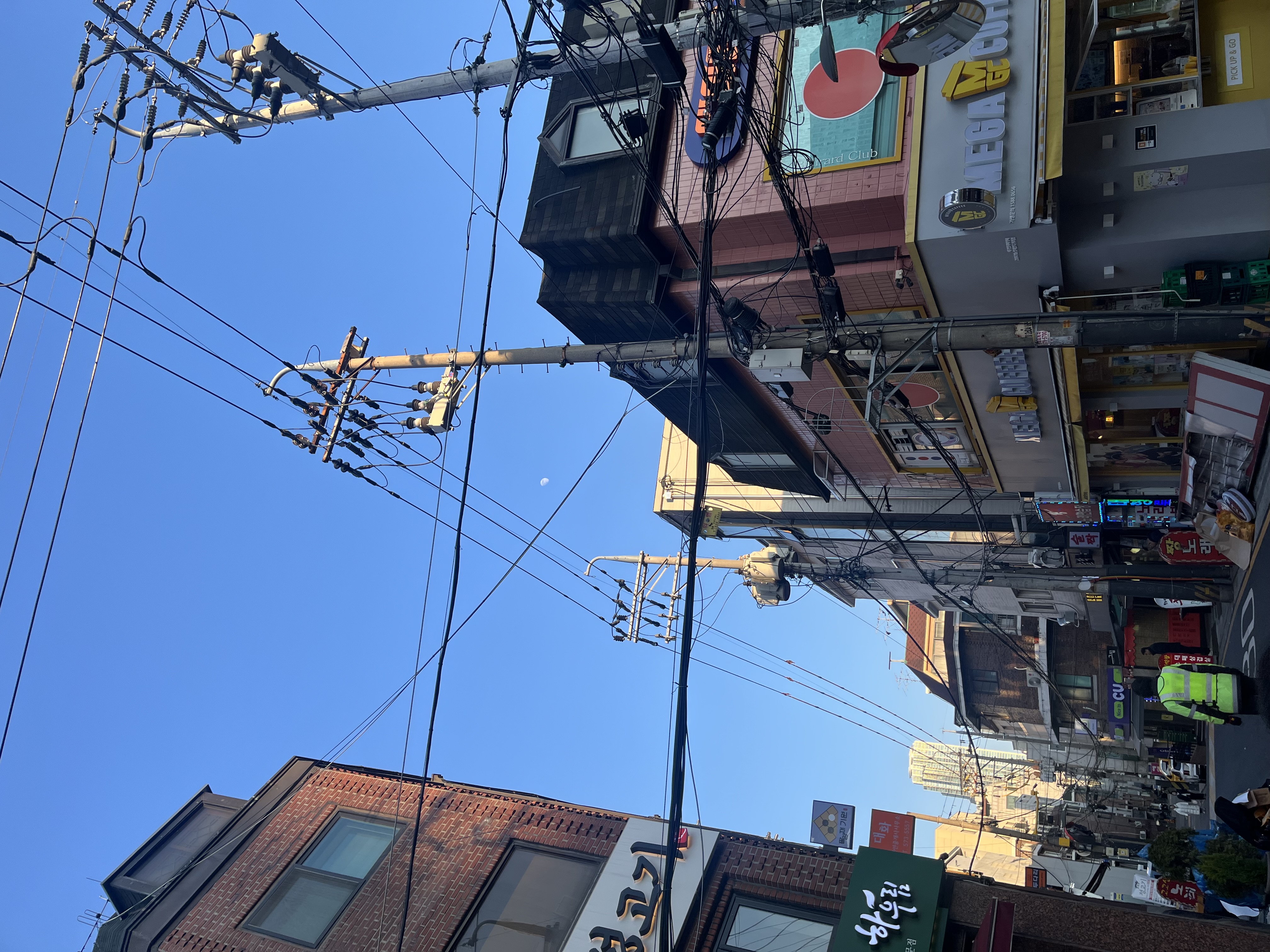 낮달이 보이네요 ㅎㅎㅎㄹ