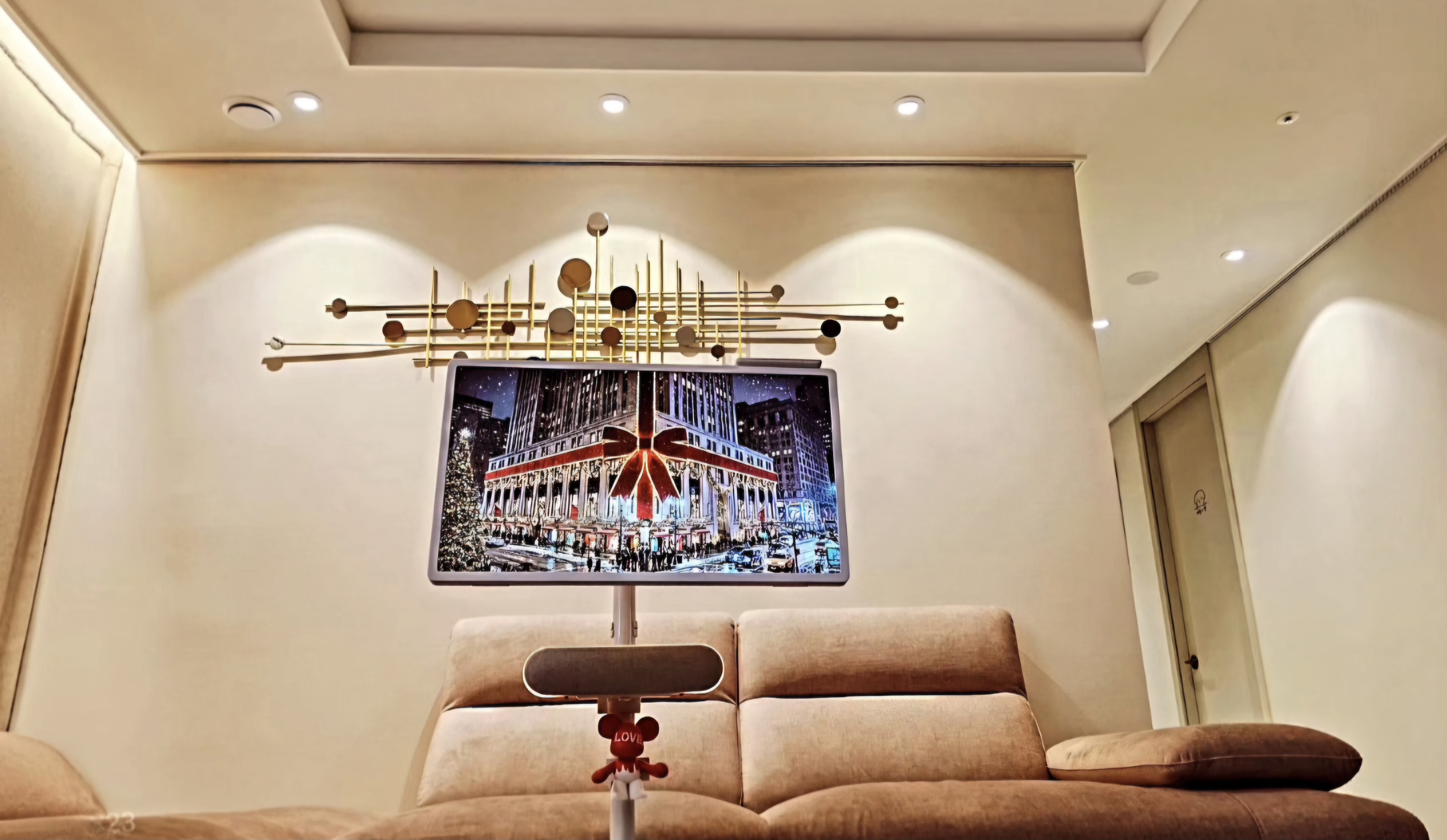 조명 인테리어와 조화롭게 어울리는 스탠바이미 2