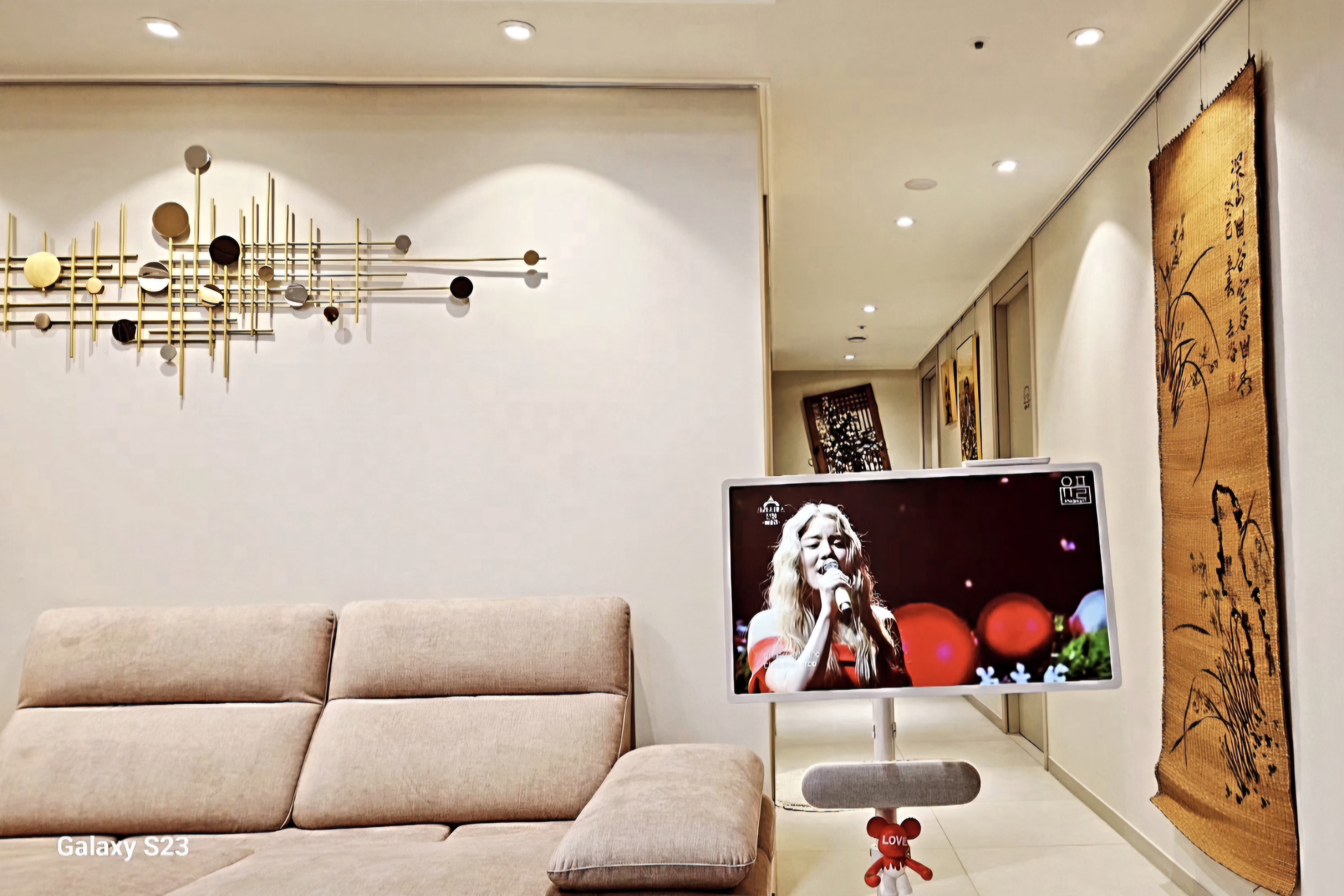 조명 인테리어와 조화롭게 어울리는 스탠바이미 2