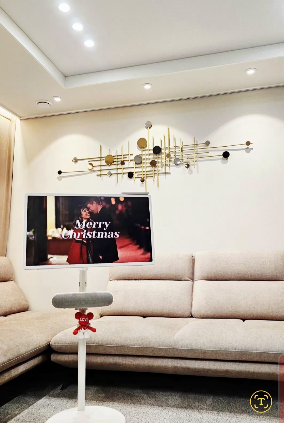 조명 인테리어와 조화롭게 어울리는 스탠바이미 2