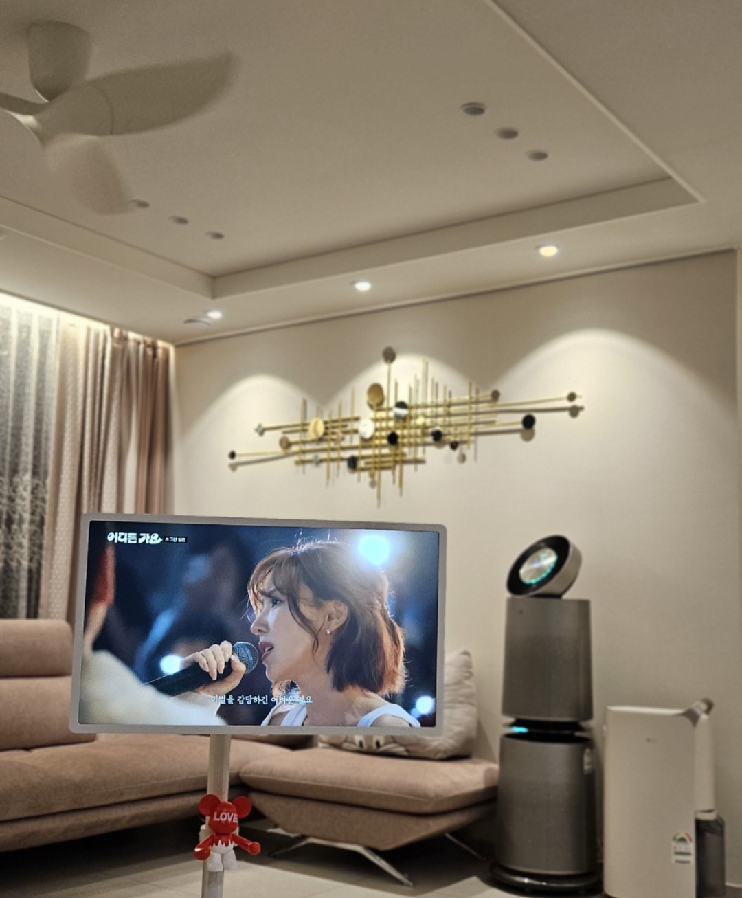 공간 인테리어 와 잘 어울리는 스탠바이미 2