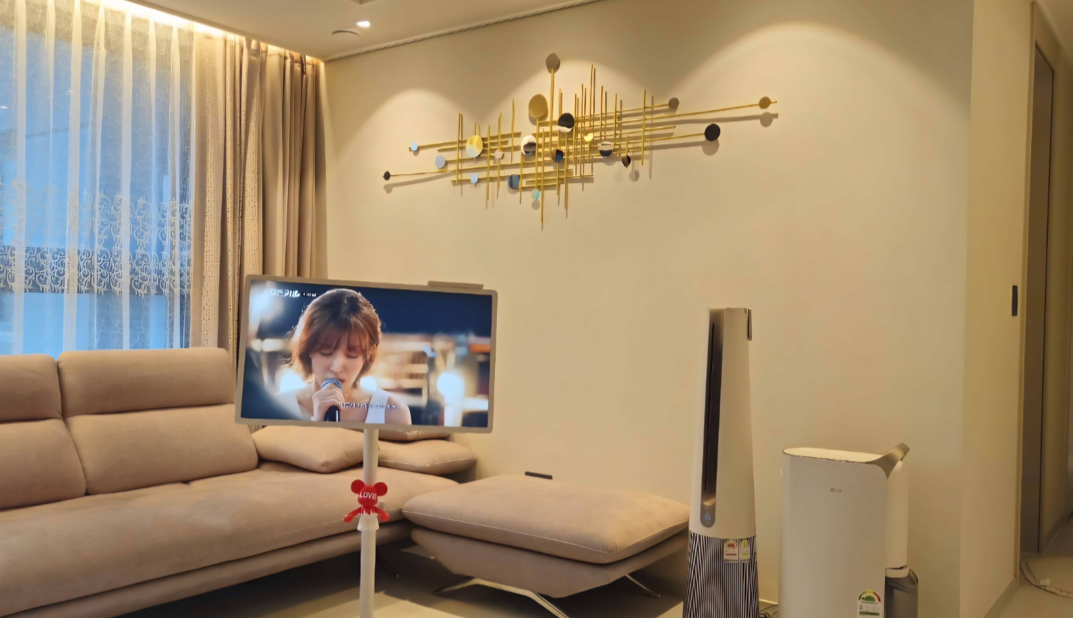 공간 인테리어 와 잘 어울리는 스탠바이미 2