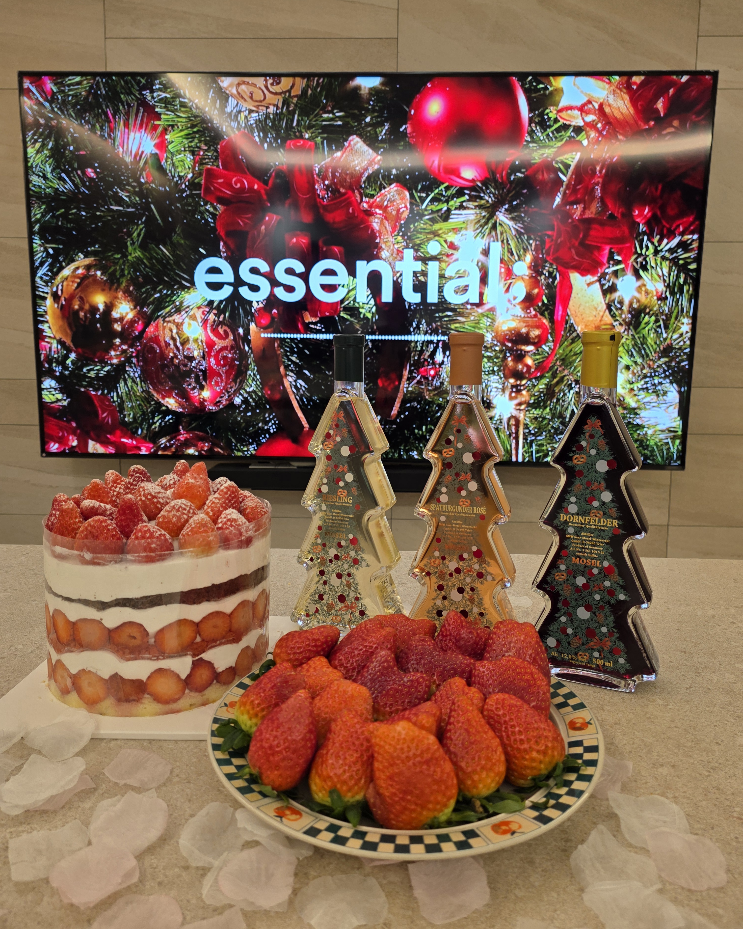 딸기에 진심인 편! LG 가전과 함께한 우리 집 ‘올 레드’ 딸기 크리스마스 파티 🍓