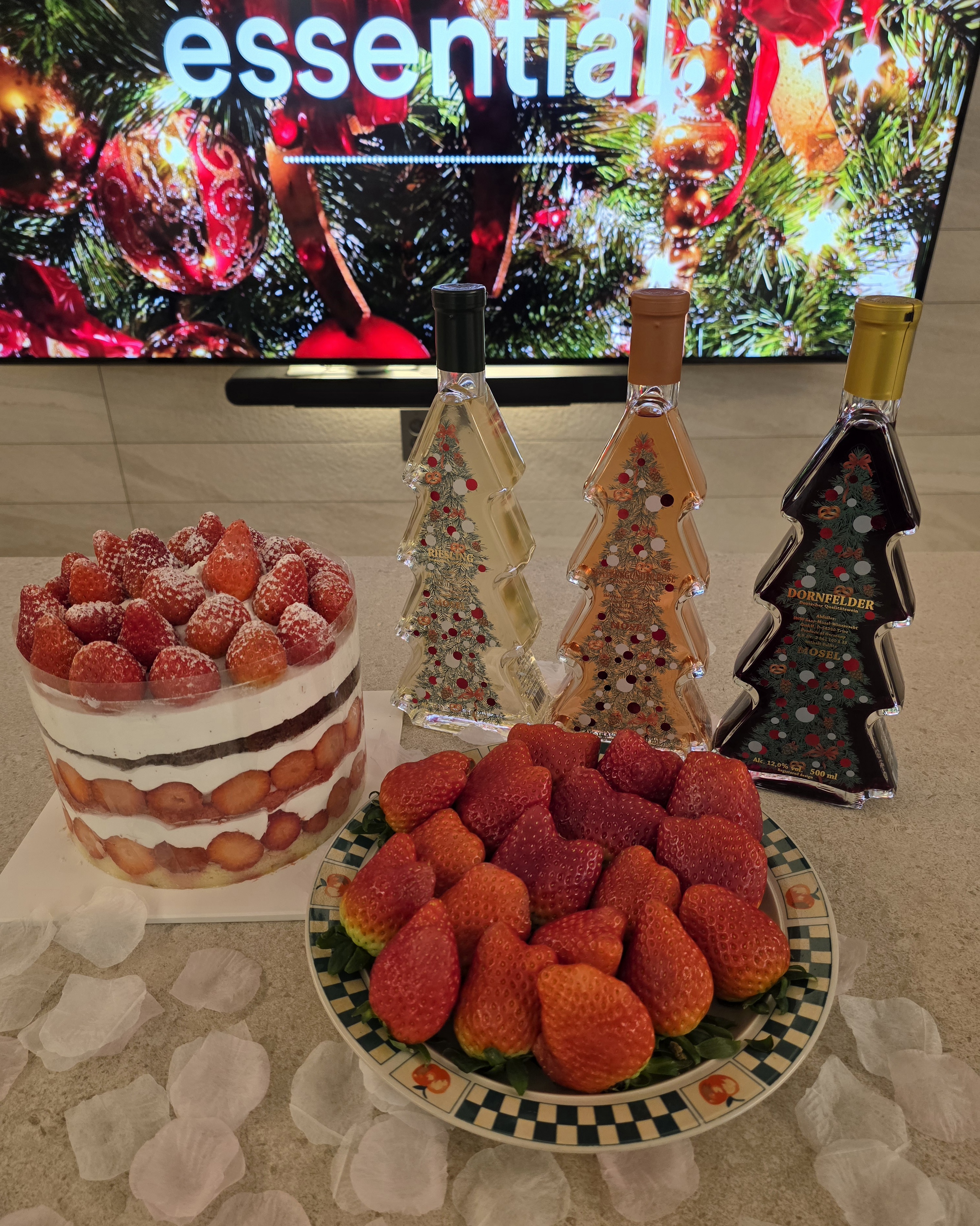 딸기에 진심인 편! LG 가전과 함께한 우리 집 ‘올 레드’ 딸기 크리스마스 파티 🍓