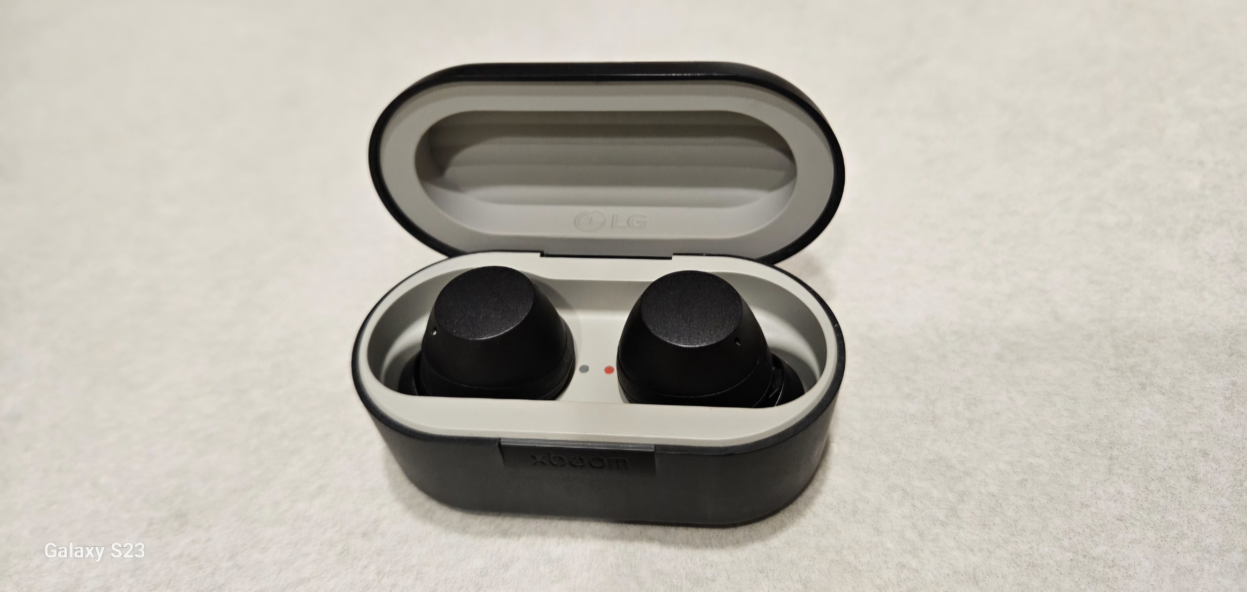 LG 엑스붐 버즈로 크리스마스 케롤 즐기기 귀호강 