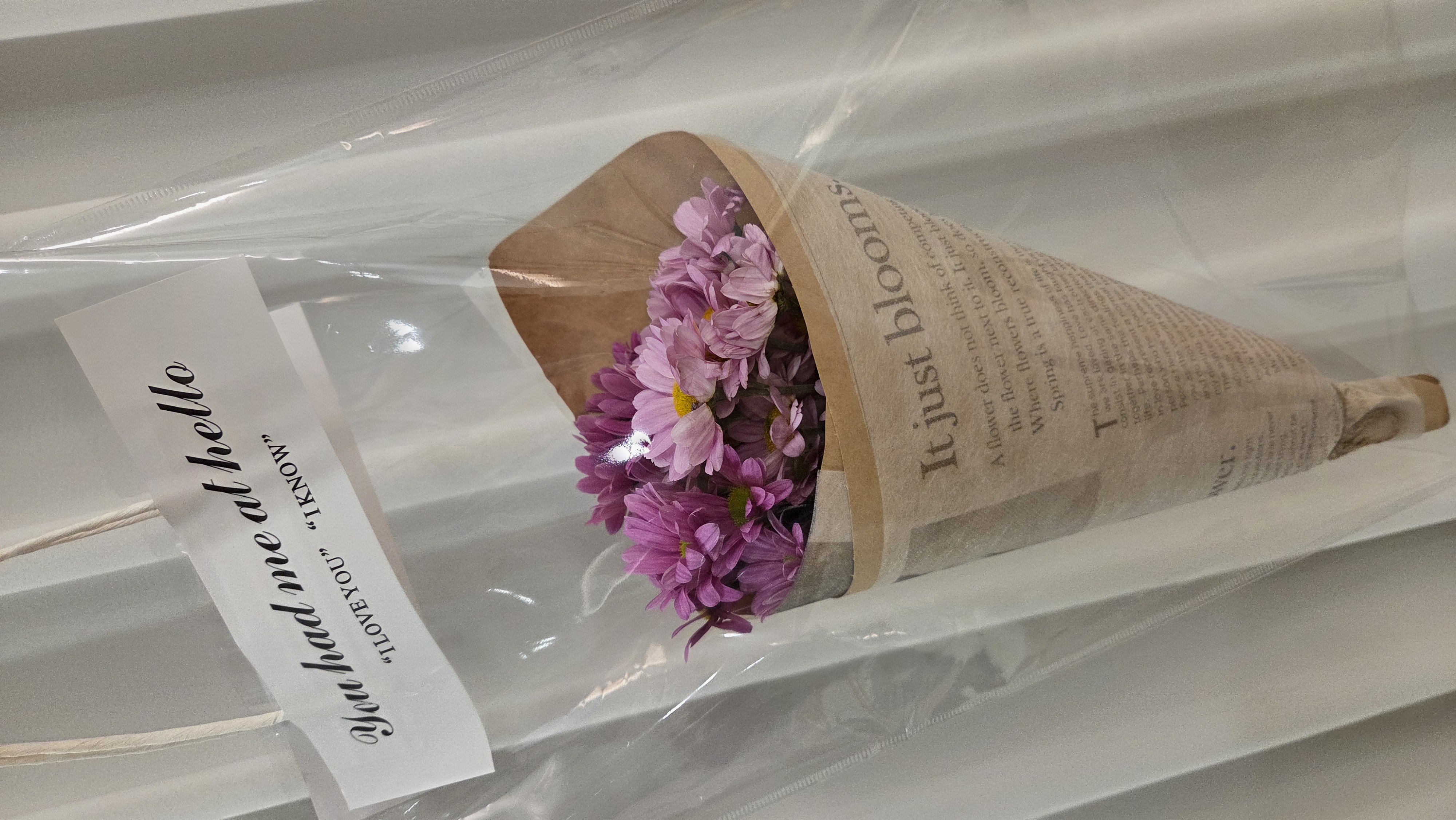 화사한 꽃으로 연말 분위기 업