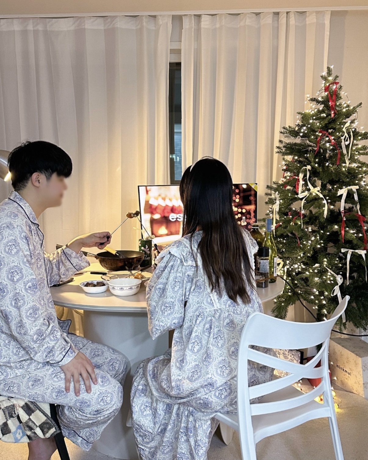 뱃속의 아기와 남편과 함께 행복한 새해를 기대하며