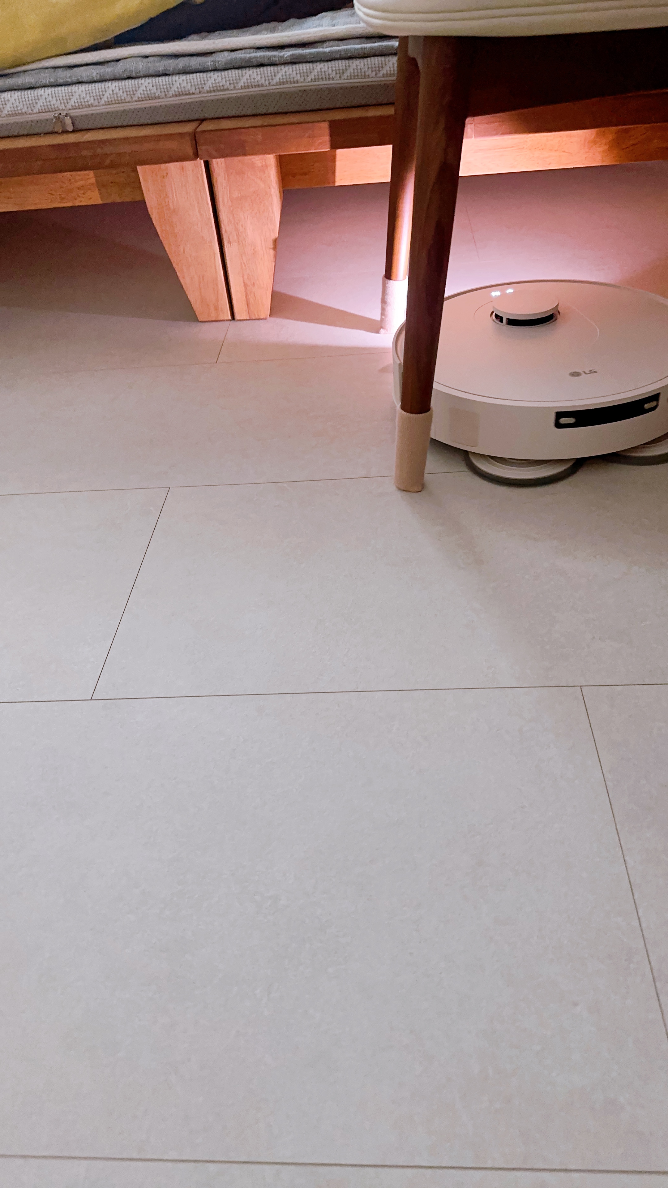 퇴근했더니 집이 깨끗해요… 누가 청소했지?