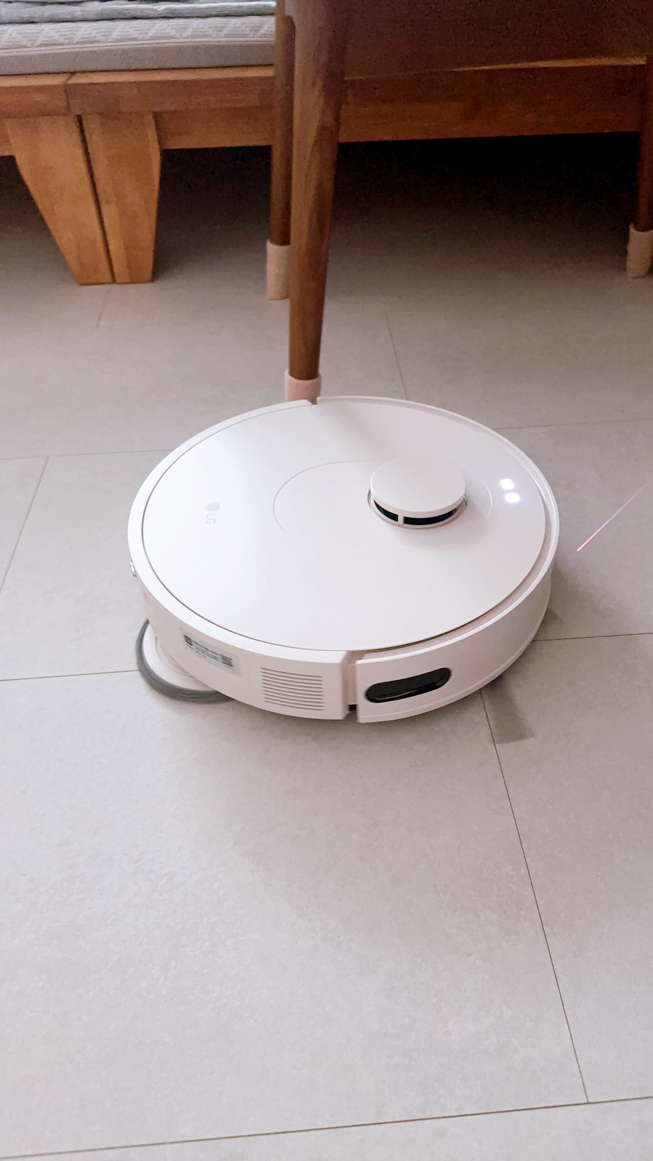 퇴근했더니 집이 깨끗해요… 누가 청소했지?