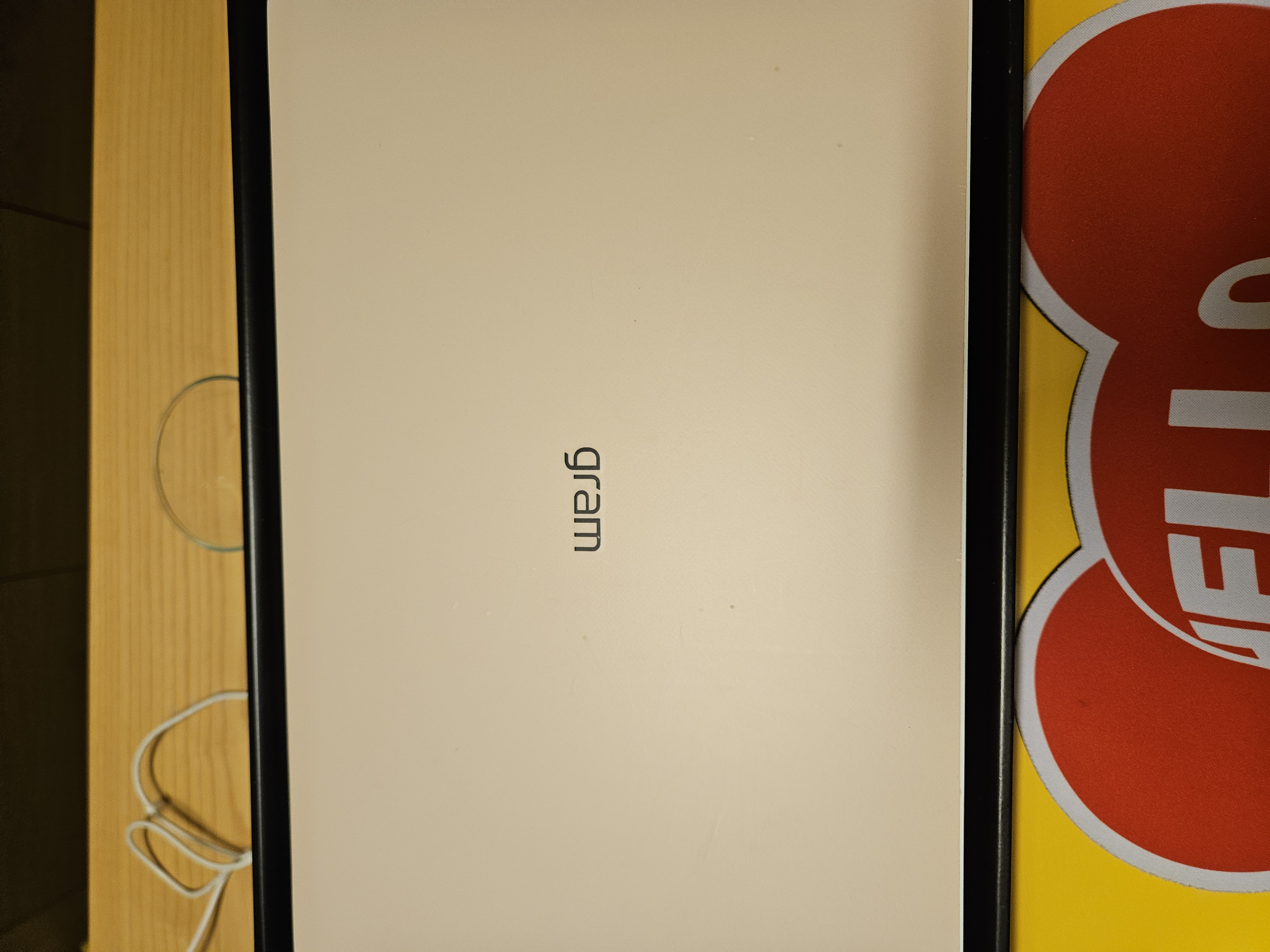 스킨으로 노트북을 깨끗하게 유지 가능해요