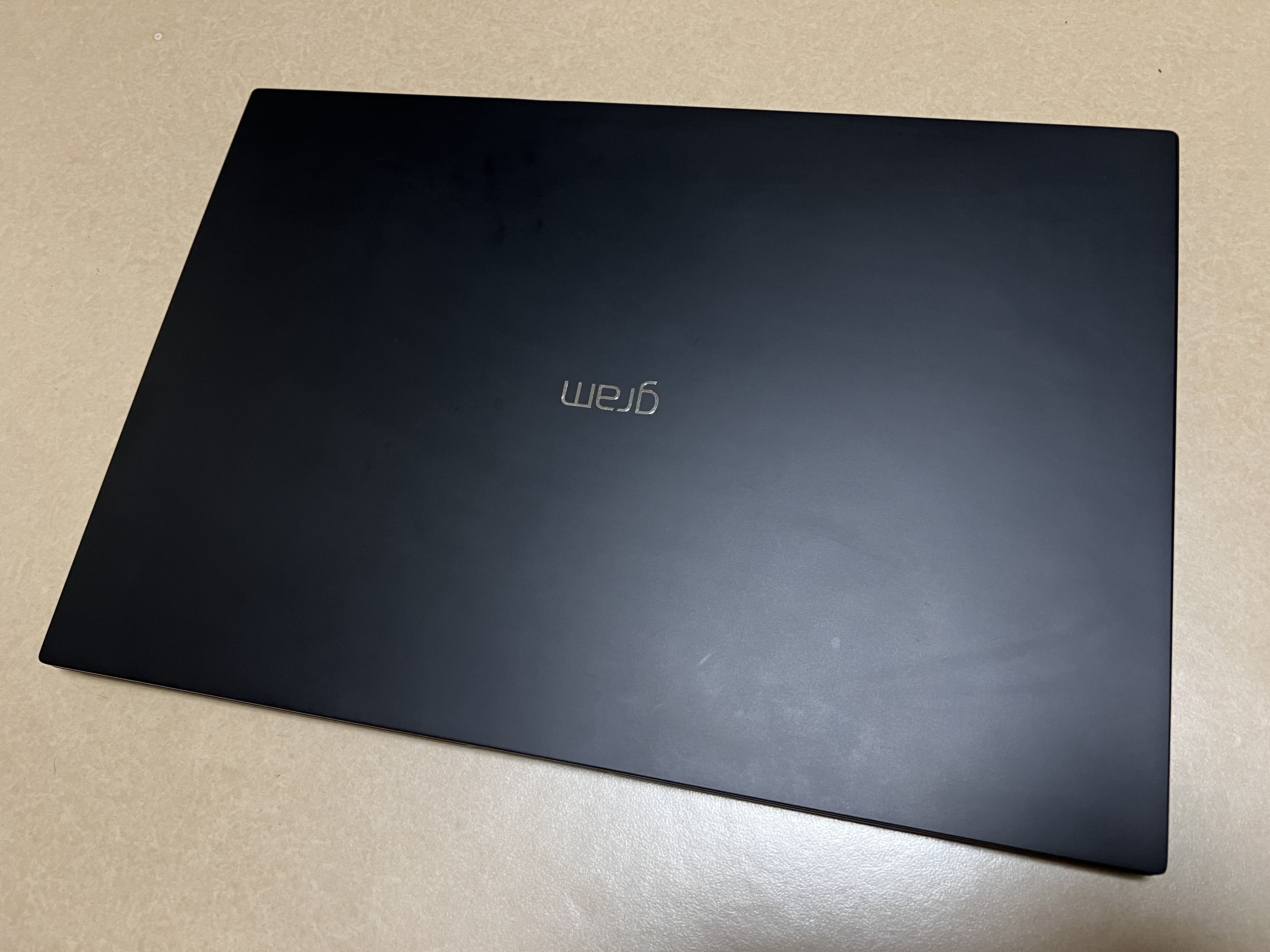 잘 쓰고 있는 그램입니다